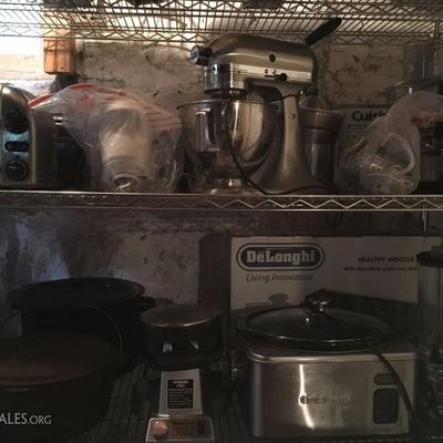 Tons of Small (and large) Kitchen Appliances 