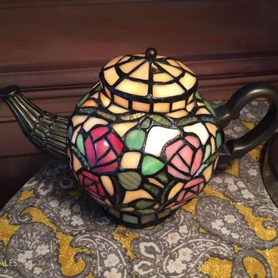 Tiffany-like teapot lamp
