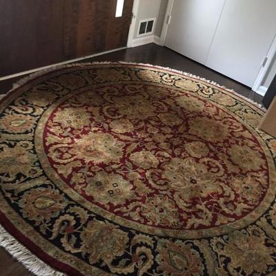Hand knotted 8' round wool Rug