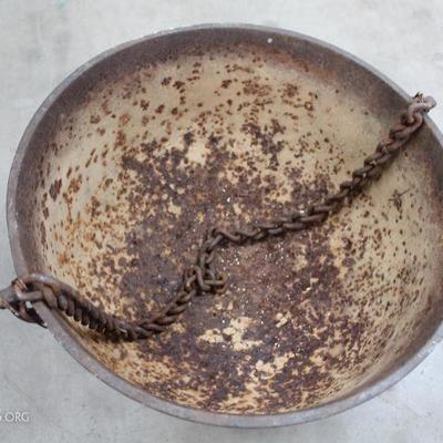 Cast iron pot with clod busters
