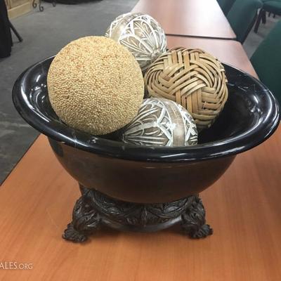 Marble bowl with spheres