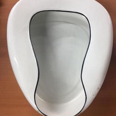 Enamelware bed pan