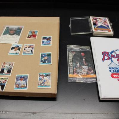 Huge lot of baseball cards