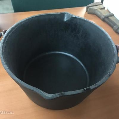 No. 40 cast iron pot