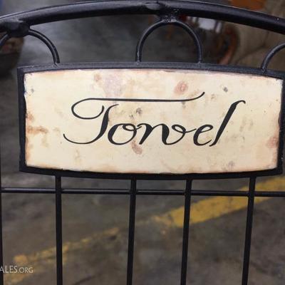 Metal towel wall rack