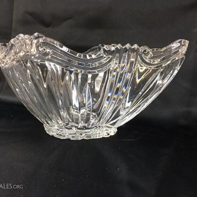 Oblong crystal bowl