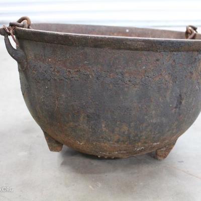 Cast iron pot with clod busters