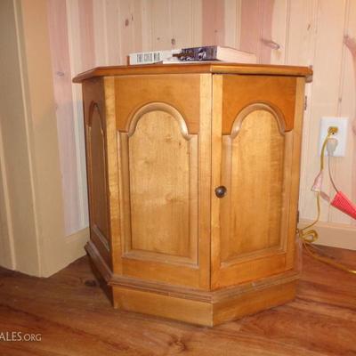 Octagon table - cabinet 