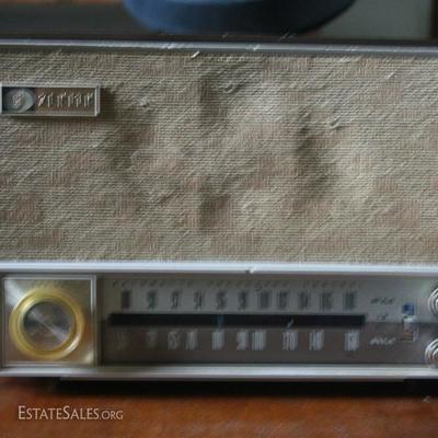 Vintage Zenith radio (still works!)