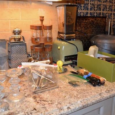 Vitamix and other kitchen items