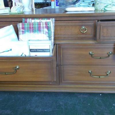 United 7 drawer dresser with mirror $259