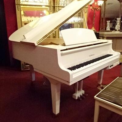 YAMAHA GH1 BABY GRAND PIANO IN POLISHED WHITE WITH PLAYER SYSTEM