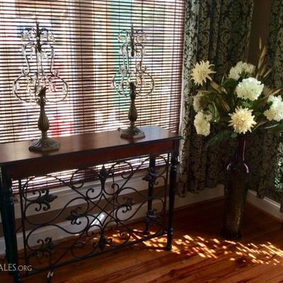 Decorator's Dream - Side Tables, Lamps, Floral Arrangements & More!