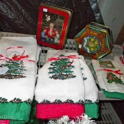  Holiday linens
New never used gift items