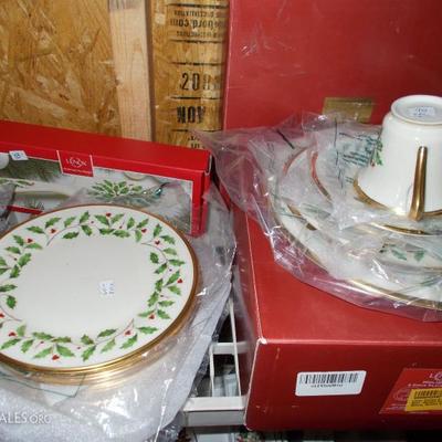 Lenox Holiday
New never used tableware gift items
