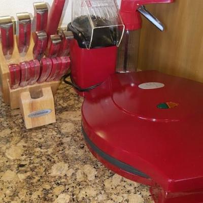 Lots of fun red kitchen appliances 
