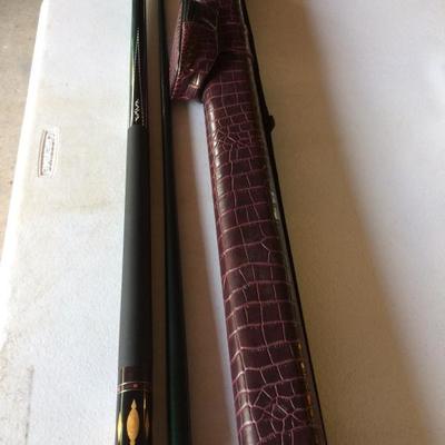 Very nice pool stick and carry case 