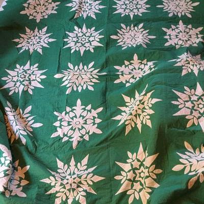 vintage quilt -- perfect condition!