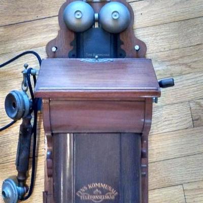 antique phone ( excellent condition )