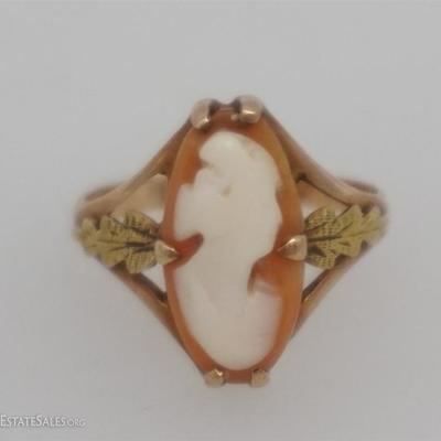 Edwardian 10k Yellow Gold Carved Shell Cameo Ring. Circa 1910. The Ring is a size 5