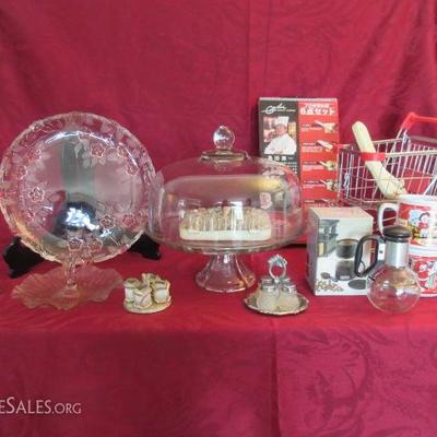 Cake Platter and Cake Decorating Tip Vintage Complete Set
