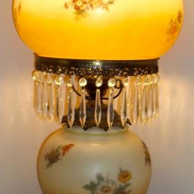 Beautiful antique gone with the wind style lamp.