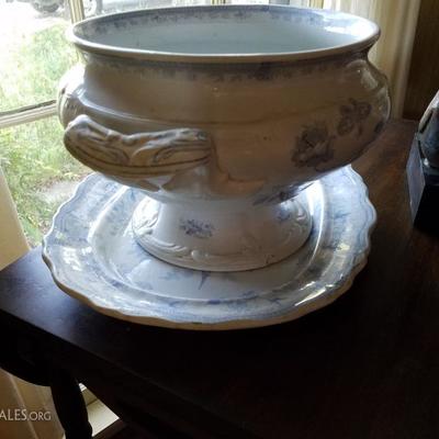 serving bowl, more than one others not displayed