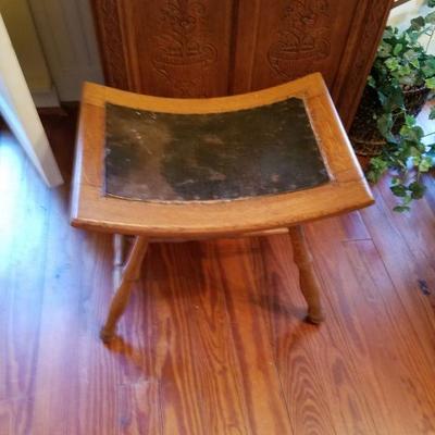 saddle chair