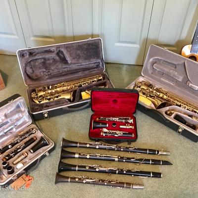 Various instruments: 2 Simba saxophones, 6 Simba clarinets, 2 trumpets, 1 small classic guitar, 1 acoustic guitar, 1 trombone, 1 Yamaha...