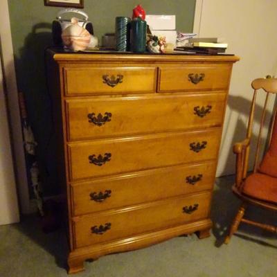 maple vintage chest of drawer