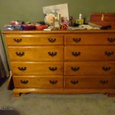 maple vintage dresser