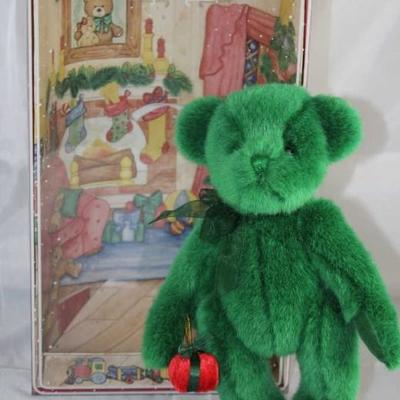 Yulebeary (Christmas) 2004 - 700. Gund, Xmas  Collector's Classic in plush-emerald green. Made  in 2004 and stands 9" H in...