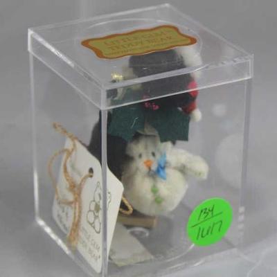 Little Gem Teddy Bear - Kris & Kringle (Xmas)  Mini-519 In the box, velvet plush-black/white.  1995  Christmas comes in clear acrylic...