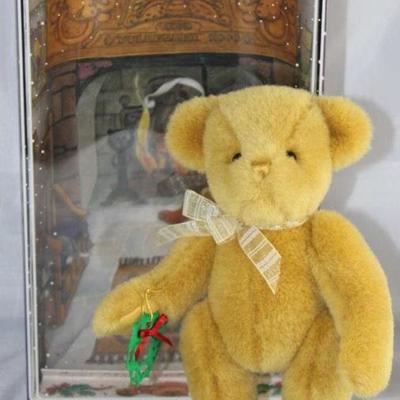 Yulebeary (Christmas) 2000 - 642. Gund, Xmas  Collector's Classic in plush-pale yellow. Made in  2000 and stands 9" H in...