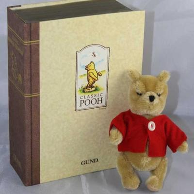 Book Box Pooh - 524. Gund Boxed Collectors with  golden Mohair. Stands 5