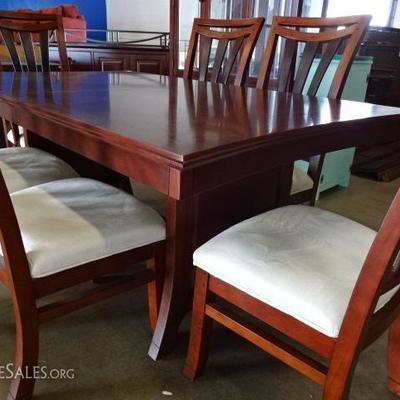Beautiful Dining Table w/6 Chairs