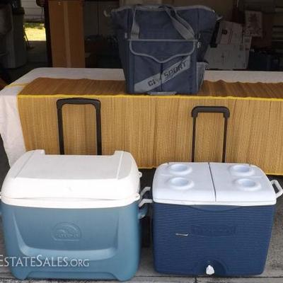 IET010 Rubbermaid and Igloo Coolers
