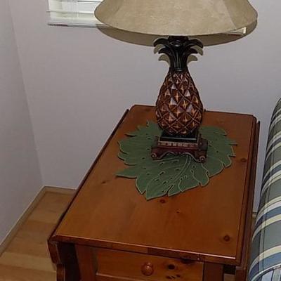 IET062 Matching End Table with Lamp
