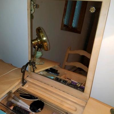 $350 Ethan Allen Vanity / Make-Up Table w/ Mirror (photo 2 of 2) ++ Cash Only. No Returns. All Sales Are Final.. Email...