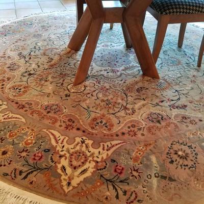 $400 Round Rug ++ Cash Only. No Returns. All Sales Are Final.. Email SalesByPamela@gmail.com to purchase and arrange pickup in Media, PA...