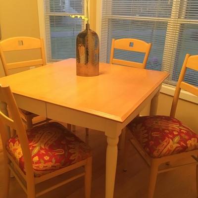 Ethan Allen Table w/ four chairs and extension leaf! Excellent condition!