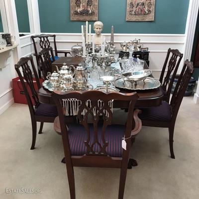 Chippendale Table ball and claw table &6 Chairs/3 leaves
