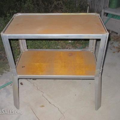 Metal free-standing workbench