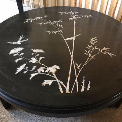 Large round inlaid mother-of-pearl Table