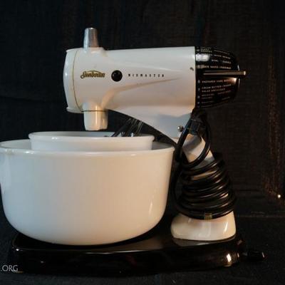 Tested and working Vintage Sunbeam Mixmaster Mixer with mixing bowls
