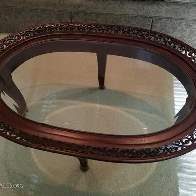 $300 Glass Top Coffee Table - Decorative Edge   +++ Cash, Credit & Paypal Accepted. +++  Email SalesByPamela@gmail.com to purchase and...