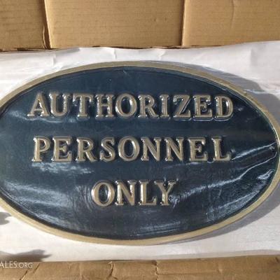 Montague Metal Products 8.5 by 13.75-Inch 'Authorized Personnel Only' Oval Statement Plaque, Standard, Hunter Green/Gold