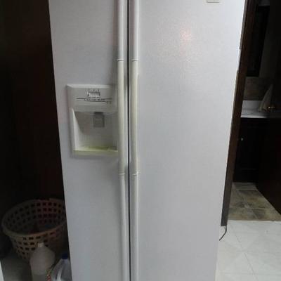 Maytag side by side refrigerator/freezer w/ ice & water in door