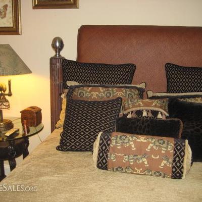 THOMASVILLE HEMINGWAY BEDROOM SUITE COMPLETE WITH DRESSERS AND NIGHT TABLES