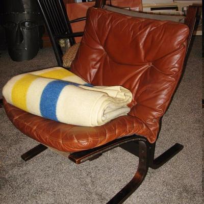 Westnofa Norway Danish Modern Leather Siesta Side Chair By Ingmar Relling and Hudson Bay blanket 